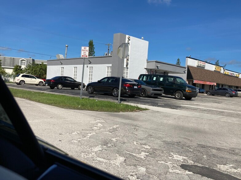 More Photos Of 9595 SW 160th St, Miami Freestanding For Sale