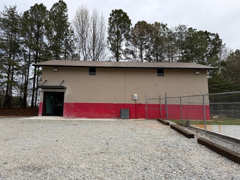 More Photos Of 727 Airport Rd, Cornelia Flex For Sale