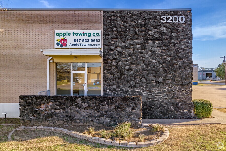 More Photos Of 3200 E Randol Mill Rd, Arlington Unknown For Lease