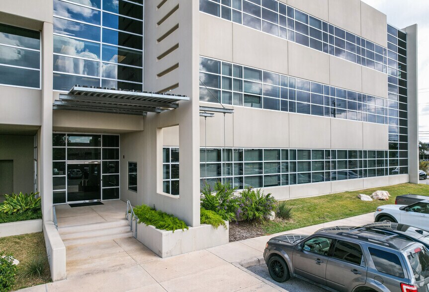 More Photos Of 17115 San Pedro Ave, San Antonio Office For Lease