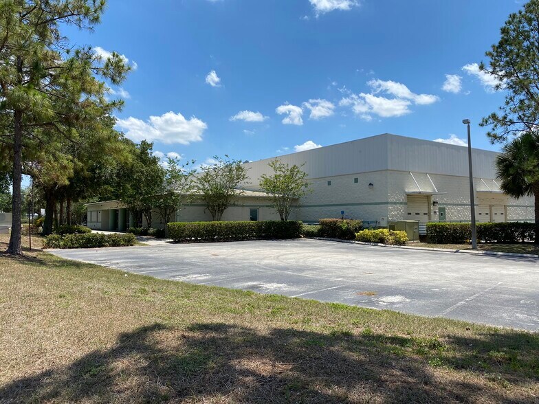 More Photos Of 1920 Cypress Lake Dr, Orlando Manufacturing For Lease