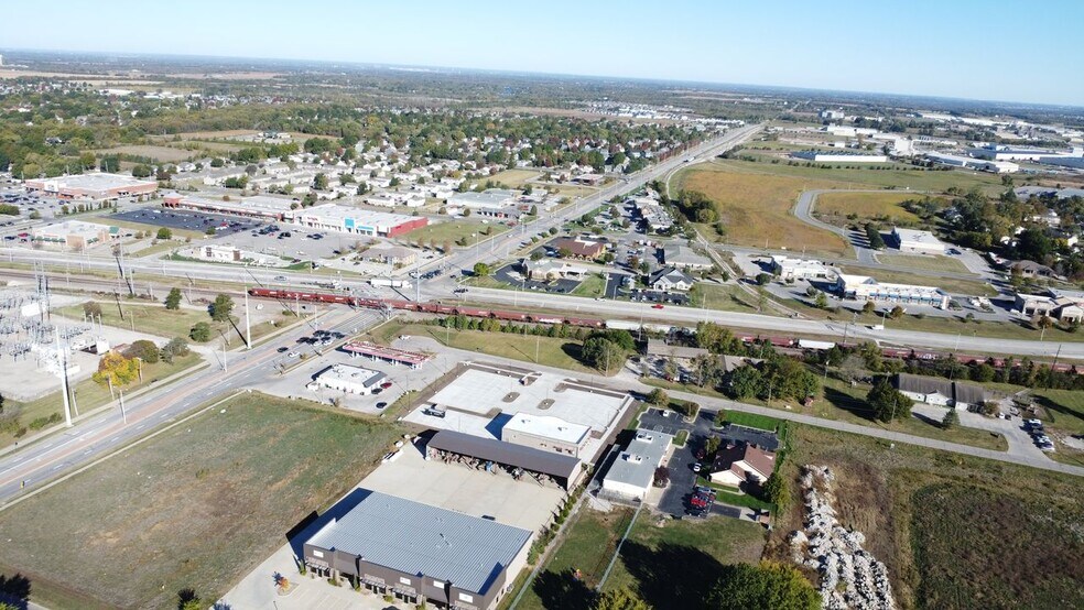 More Photos Of 912-922 E Warren St, Gardner Industrial For Lease