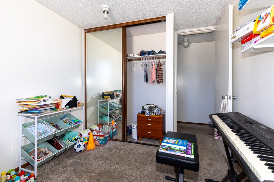 More Photos Of 922 Mccully St, Honolulu Apartments For Sale