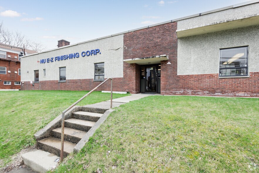 More Photos Of 111 Essex St, Hackensack Warehouse For Lease