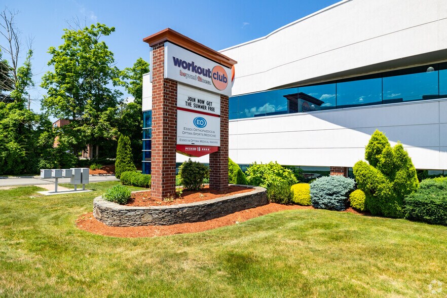 More Photos Of 16 Pelham Rd, Salem Medical For Sale