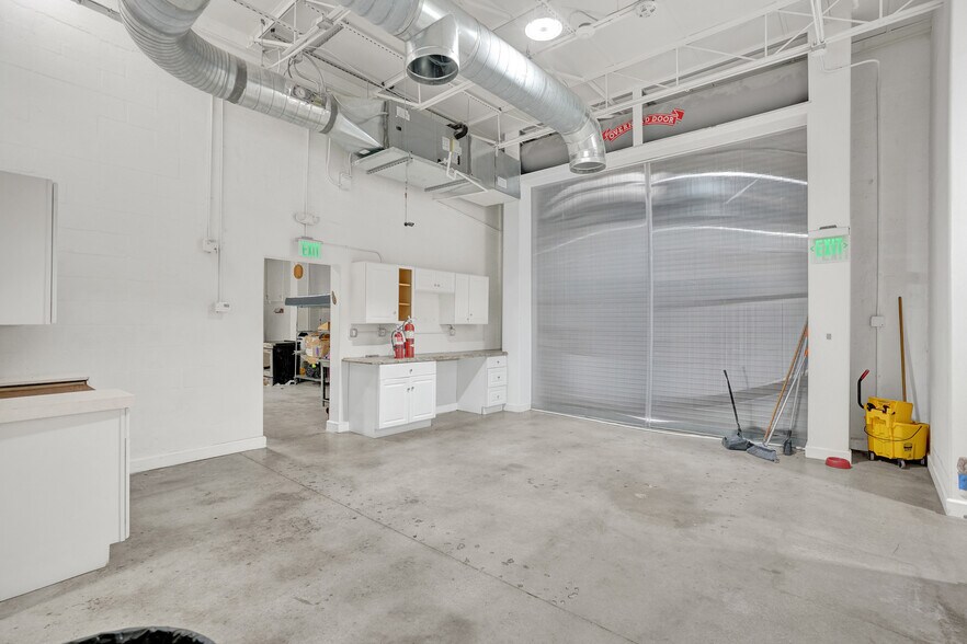 More Photos Of 1820 NE 146th St, Miami Manufacturing For Sale