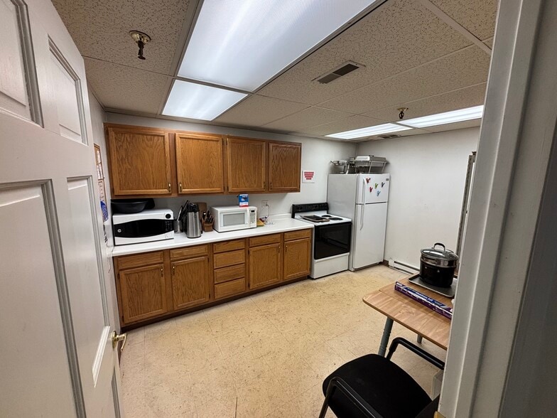 More Photos Of 720 W Bristol St, Elkhart Freestanding For Sale