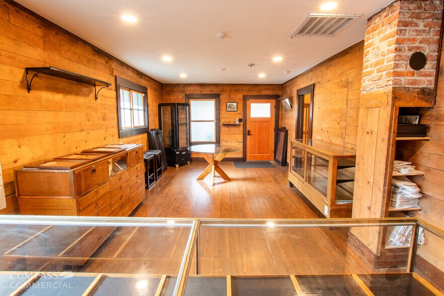 More Photos Of 324 NW Hill St, Bend Freestanding For Sale