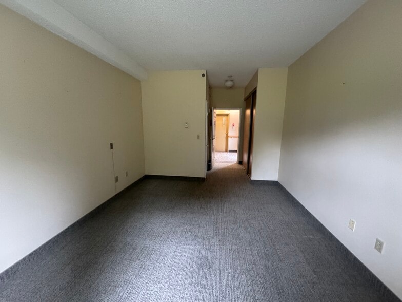 More Photos Of 725 Gibralter St, Norfolk Flex For Sale