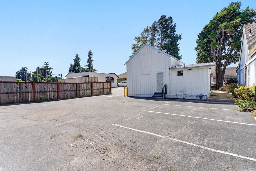 More Photos Of 408 Trout Gulch Rd, Aptos Freestanding For Sale