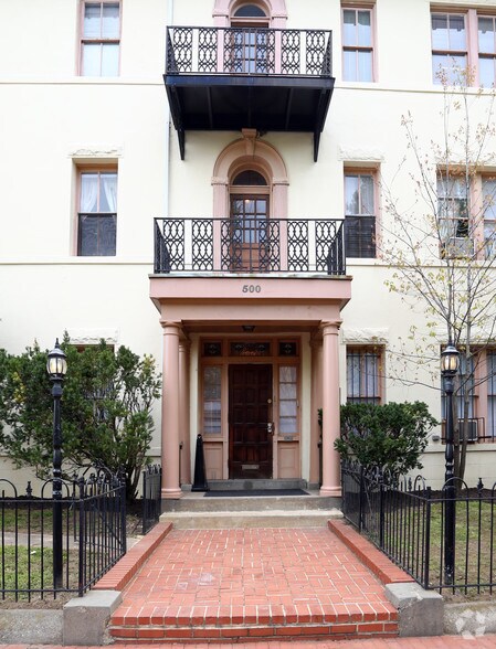 More Photos Of 500 9th St SE, Washington Apartments For Sale