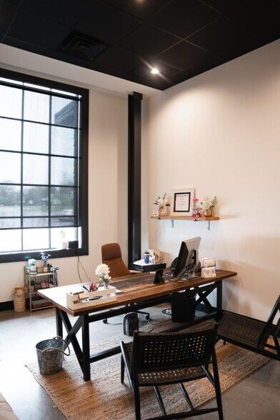 More Photos Of 91 S College St, Statesboro Warehouse For Lease