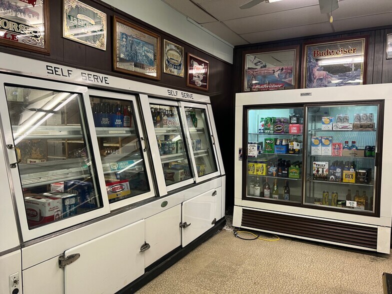 More Photos Of 11253 Kinsman Rd, Newbury Freestanding For Sale