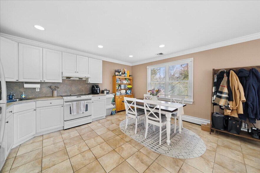 More Photos Of 584 Middle Rd, Bayport Storefront Retail Residential For Sale