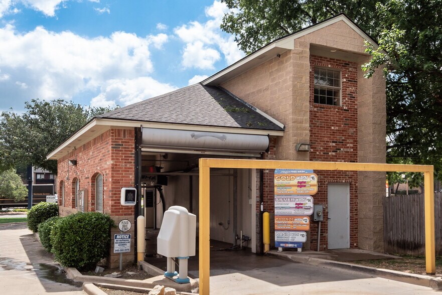 More Photos Of 1704 Teasley Ln, Denton Specialty For Sale