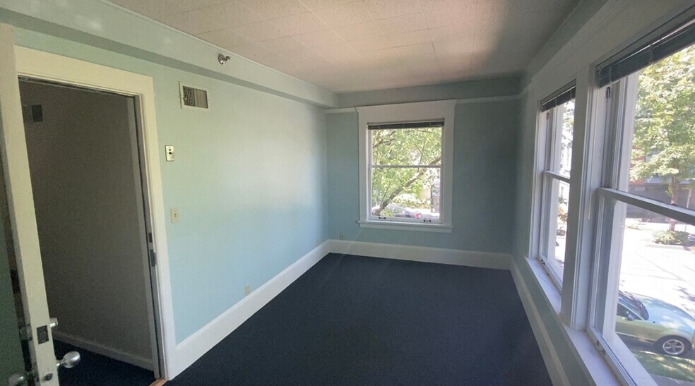 More Photos Of 2386 NW Hoyt St, Portland Loft Creative Space For Lease