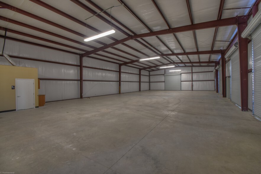 More Photos Of 5731 Rittiman Plz, San Antonio Warehouse For Lease