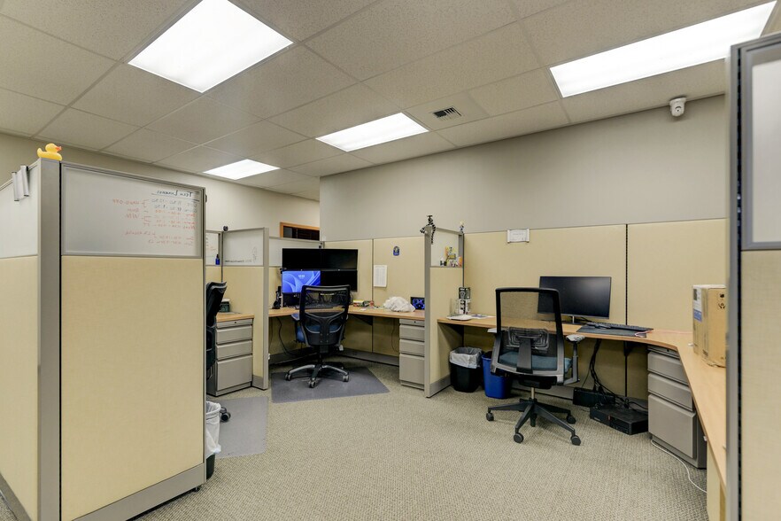 More Photos Of 2102 Carriage St SW, Olympia Office For Sale