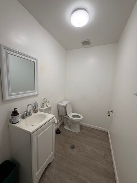 More Photos Of 618 Washburn Rd, Melbourne Manufacturing For Sale