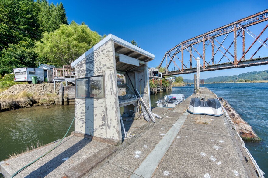 More Photos Of 6750 Or-126 Hwy, Florence Marina For Sale