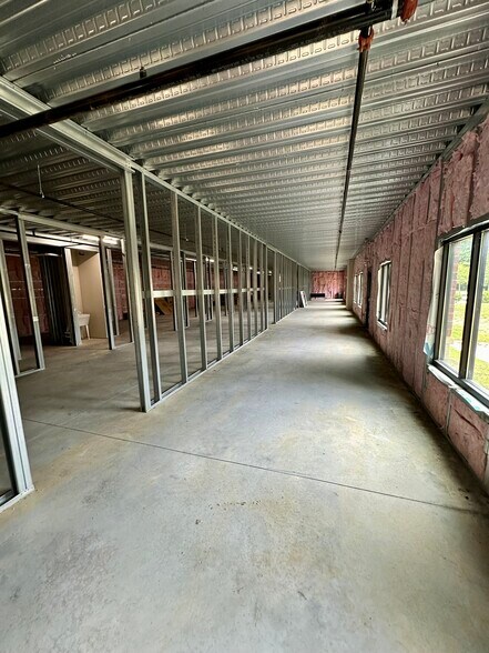 More Photos Of 27 N Courthouse Rd, Richmond Self Storage For Lease