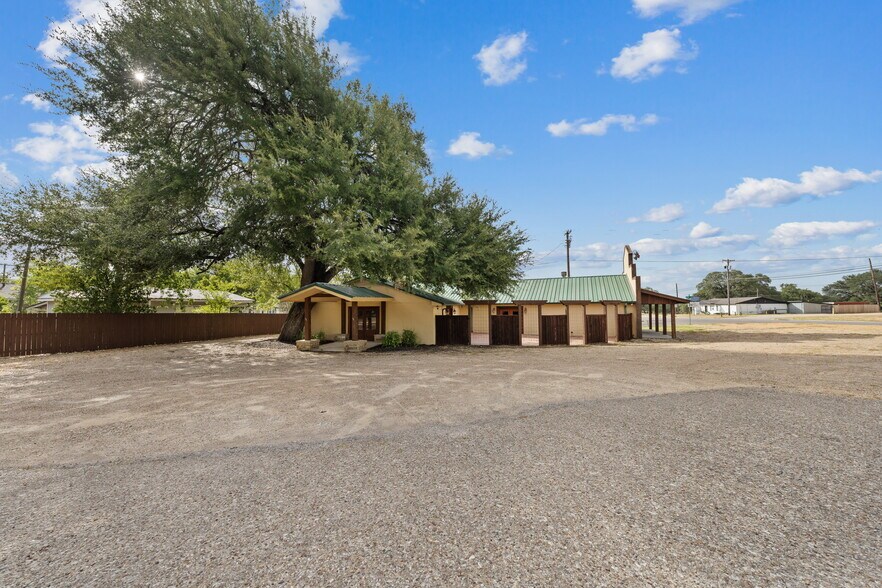 More Photos Of 6401 Rock Creek Rd, Waco Freestanding For Sale