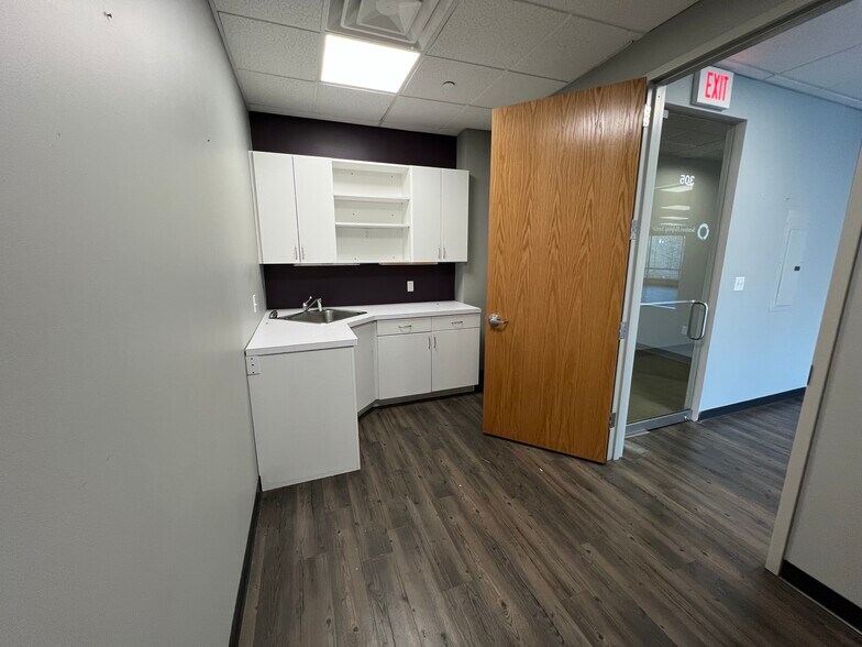 More Photos Of 330 Bear Hill Rd, Waltham Office For Lease