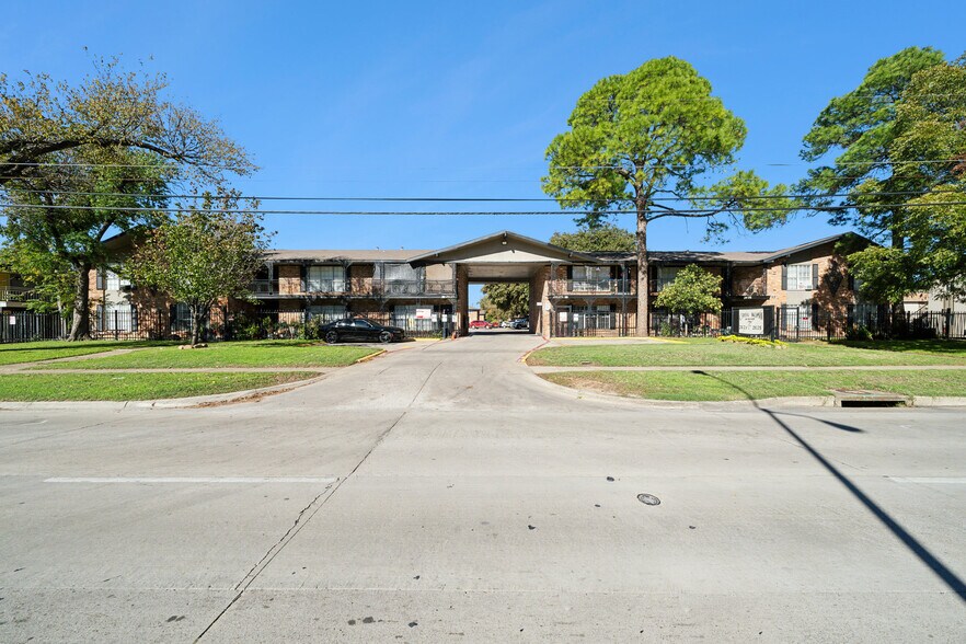 More Photos Of 2621-2625 Webb Chapel Ext, Dallas Apartments For Sale