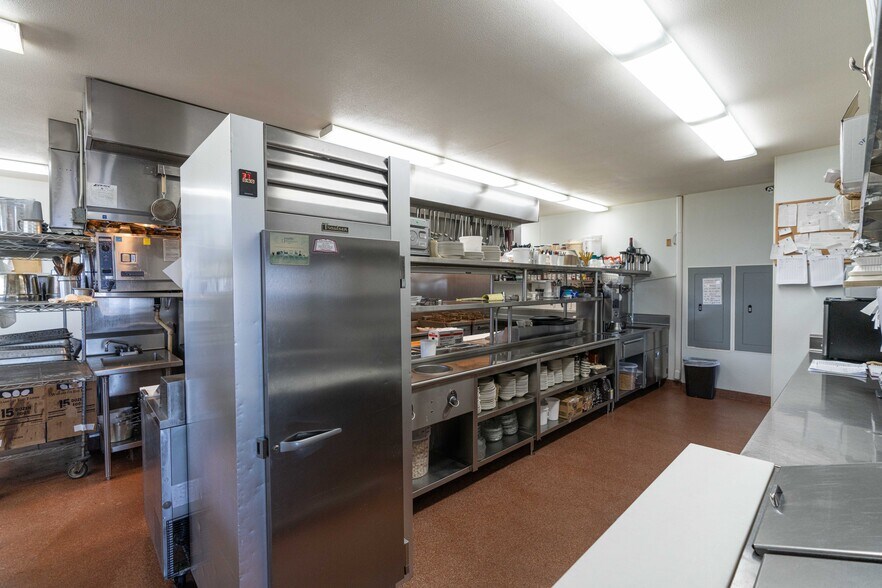 More Photos Of 1695 Beach Loop Drive, Bandon Restaurant For Sale