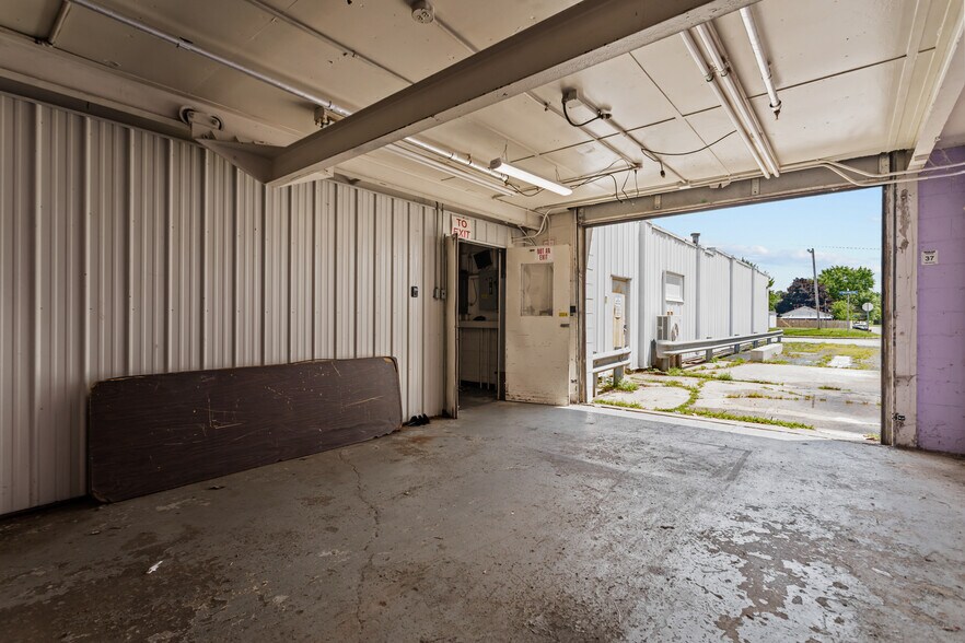 More Photos Of 2317 Washington St, Kokomo Warehouse For Sale