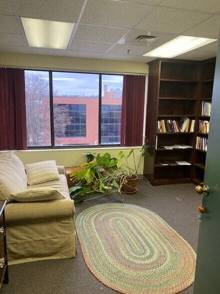More Photos Of 84 Pine St, Burlington Office For Sale