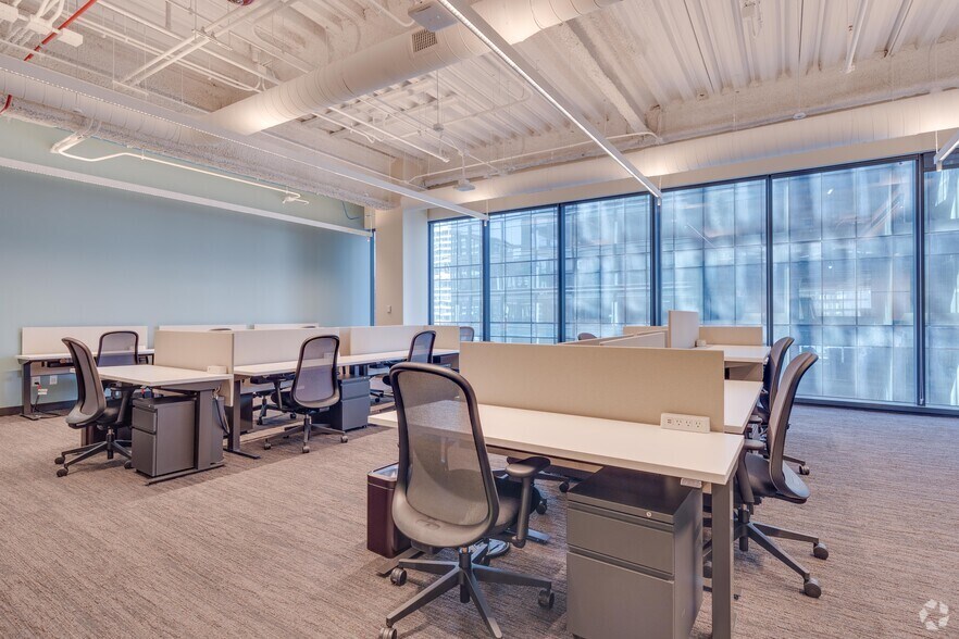 More Photos Of 333 N Green St, Chicago Office For Lease