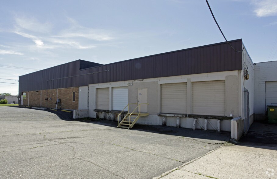 More Photos Of 12701 Northend Ave, Oak Park Warehouse For Lease
