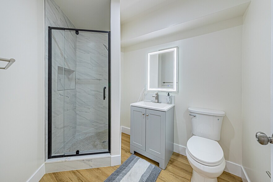 More Photos Of 5633 La Mirada Ave, Los Angeles Apartments For Sale
