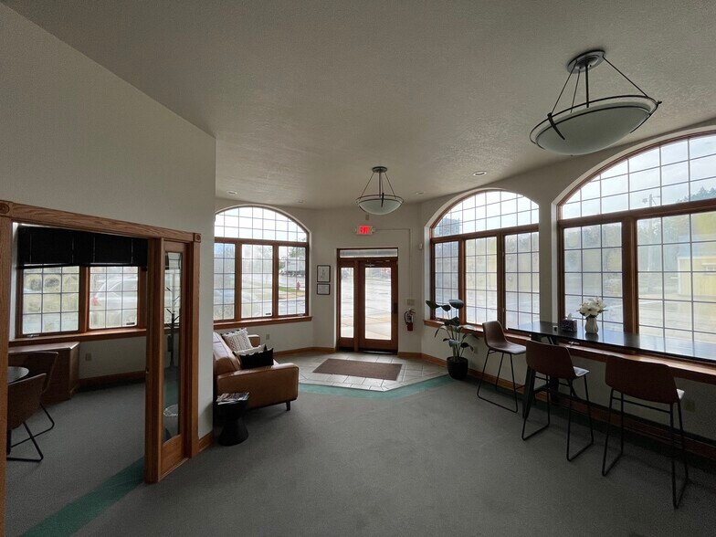 More Photos Of 6100 W Bluemound Rd, Wauwatosa Storefront Retail Residential For Lease