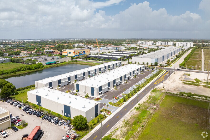 More Photos Of 6175 NW 102nd Ave, Doral Showroom For Sale