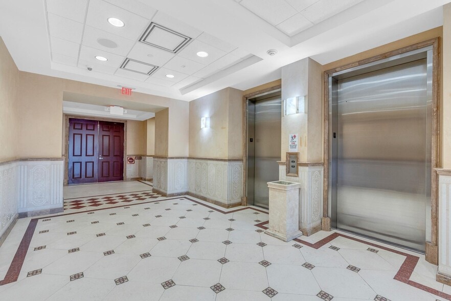 More Photos Of 2295 S Hiawassee Rd, Orlando Office For Sale