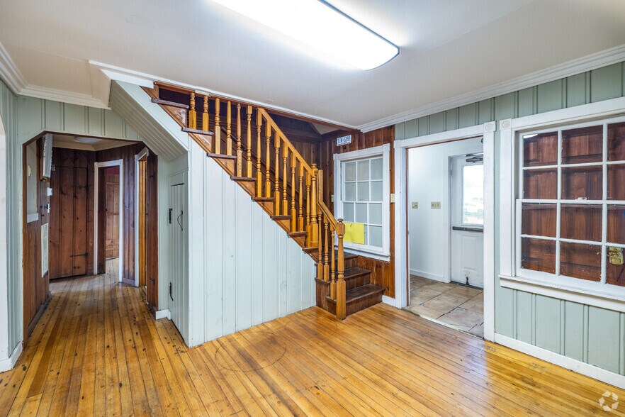 More Photos Of 4933-4935 Virginia Beach Blvd, Virginia Beach Auto Dealership For Lease