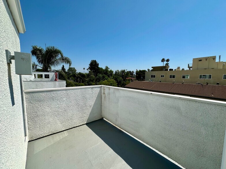 More Photos Of 13028 Valleyheart Dr, Studio City Apartments For Sale