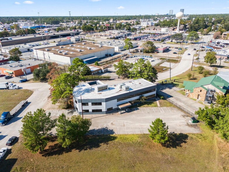 More Photos Of 25010 Oakhurst Dr, Spring Medical For Sale