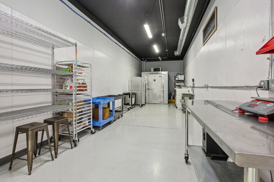 More Photos Of 963 Federal Blvd, Denver Storefront For Lease