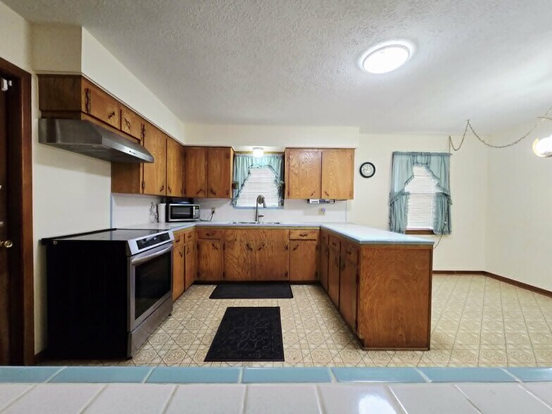 More Photos Of 5930 Killough St, Houston Office For Sale
