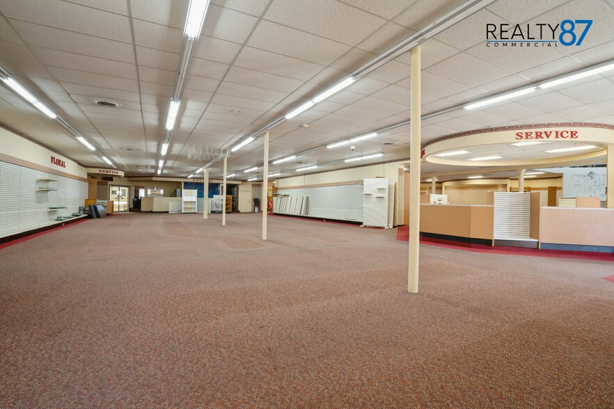 More Photos Of 107 S Franklin St, Manchester Storefront For Sale
