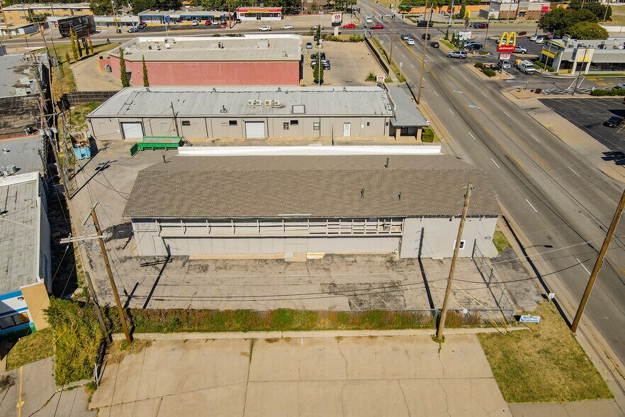 More Photos Of 1627 S Hillside St, Wichita Freestanding For Sale