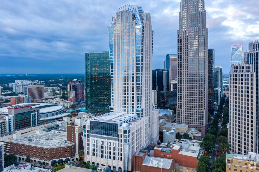 More Photos Of 214 N Tryon St, Charlotte Office For Lease