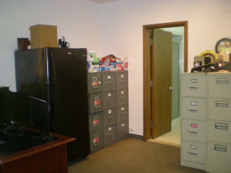 More Photos Of 12821 Capital St, Oak Park Warehouse For Sale