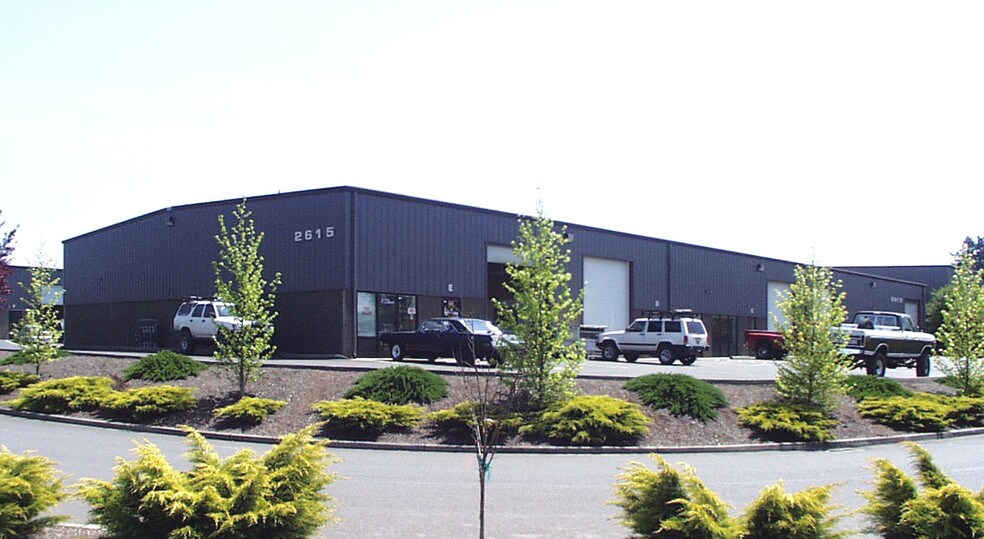 More Photos Of 2615 SE 39th Loop, Hillsboro Warehouse For Lease