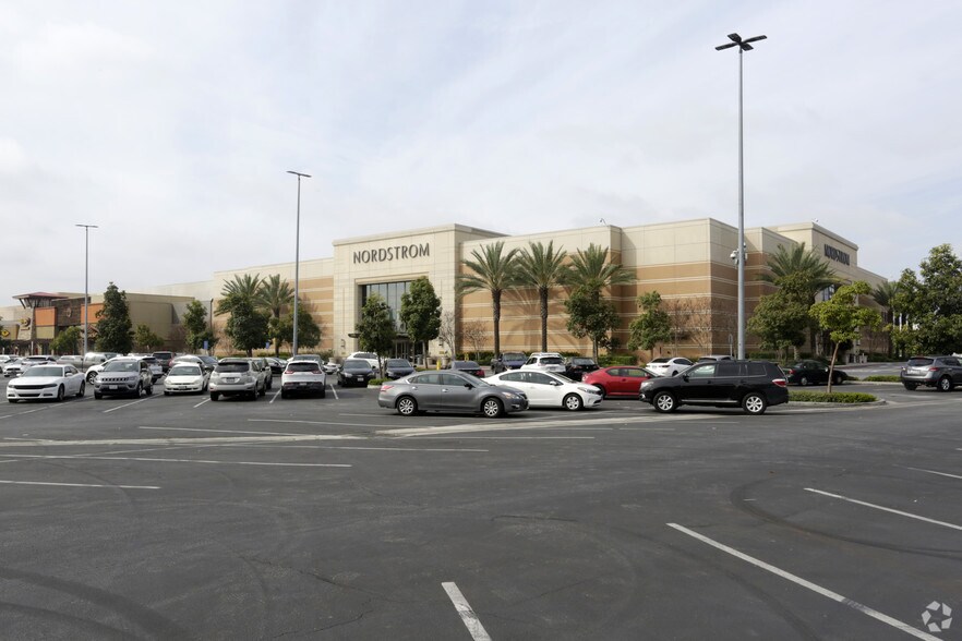 More Photos Of 239 Los Cerritos Mall, Cerritos Unknown For Lease