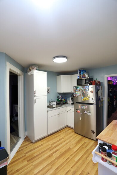 More Photos Of 98-100 Foxhall Ave, Kingston Storefront Retail Residential For Sale