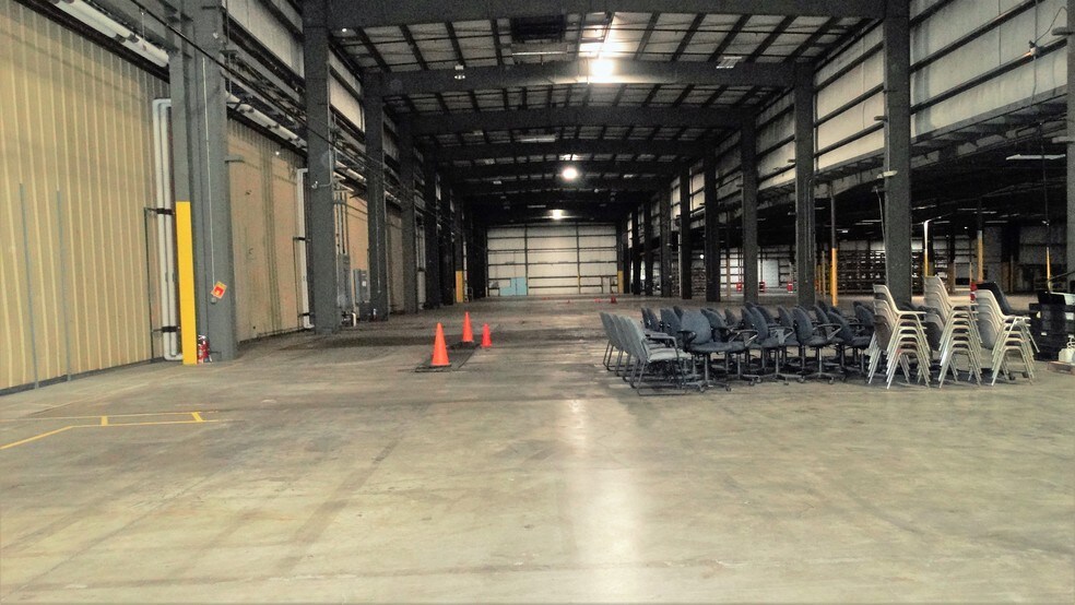 More Photos Of 2224 W College Ave, Normal Manufacturing For Lease